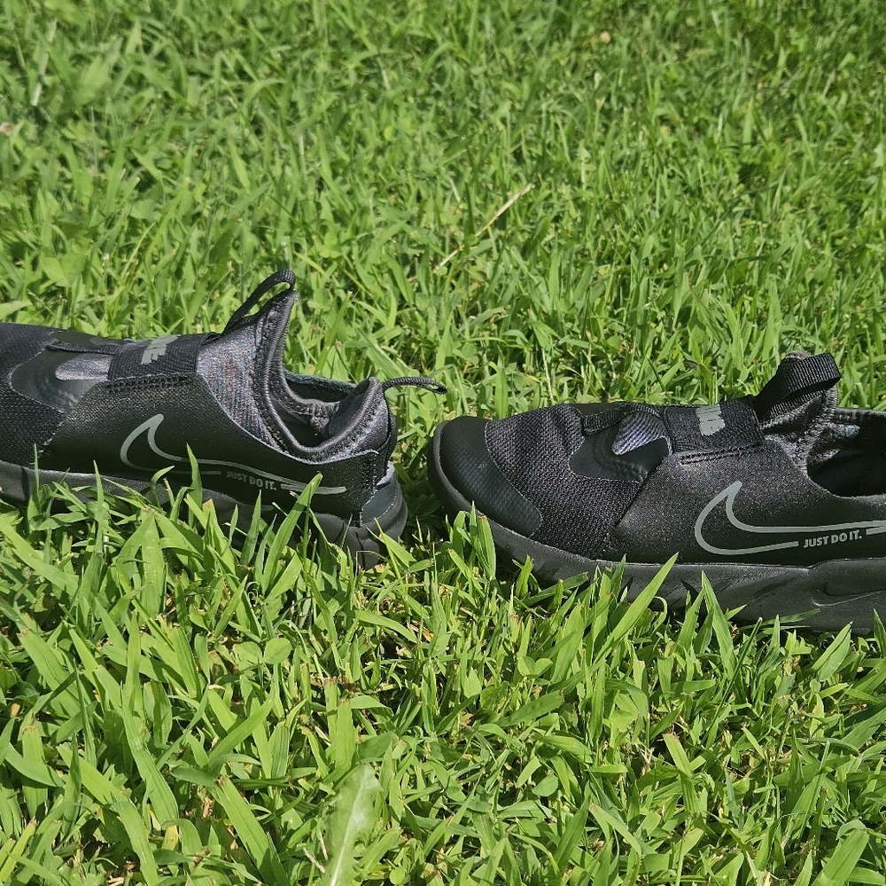 black Nike shoes